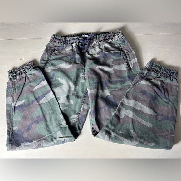 TNA by Aritzia Camo Joggers size Medium - Picture 2 of 8